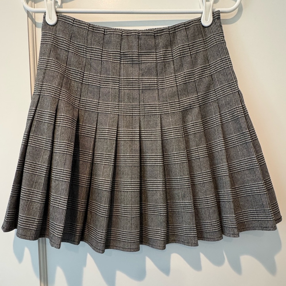 Brandy Melville Black & White Plaid Pleated Skirt